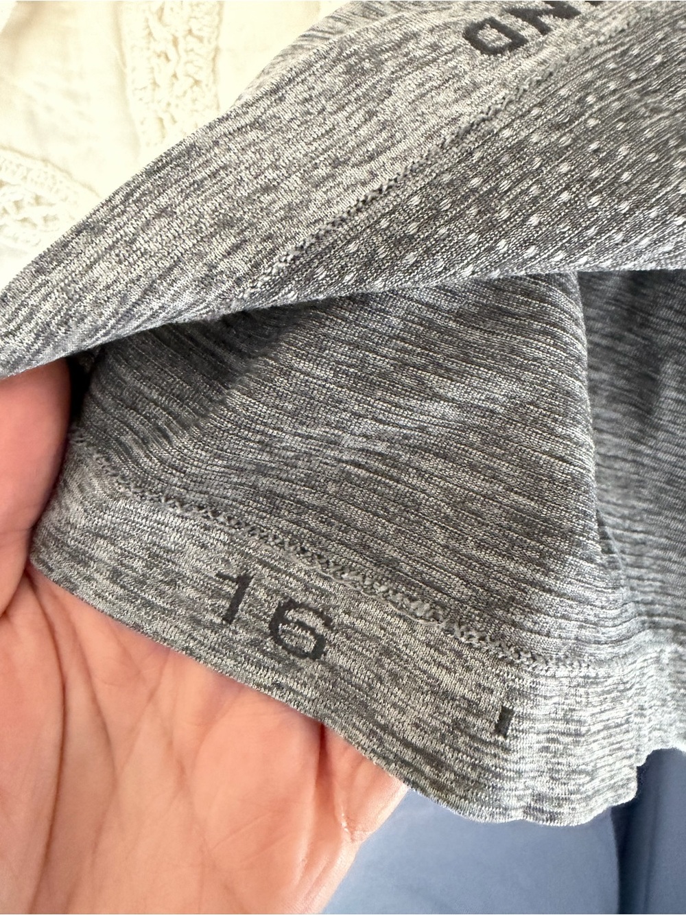 Lululemon Short Sleeve Seamless Swiftly Gray Performance Tee - Picture 4 of 4